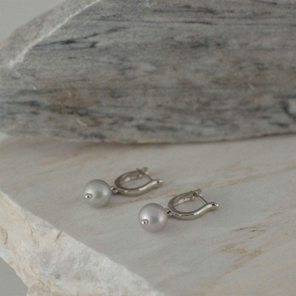 Silver Grey Pearl Earrings | 7 – 9 mm | Round Pearls - Image 1