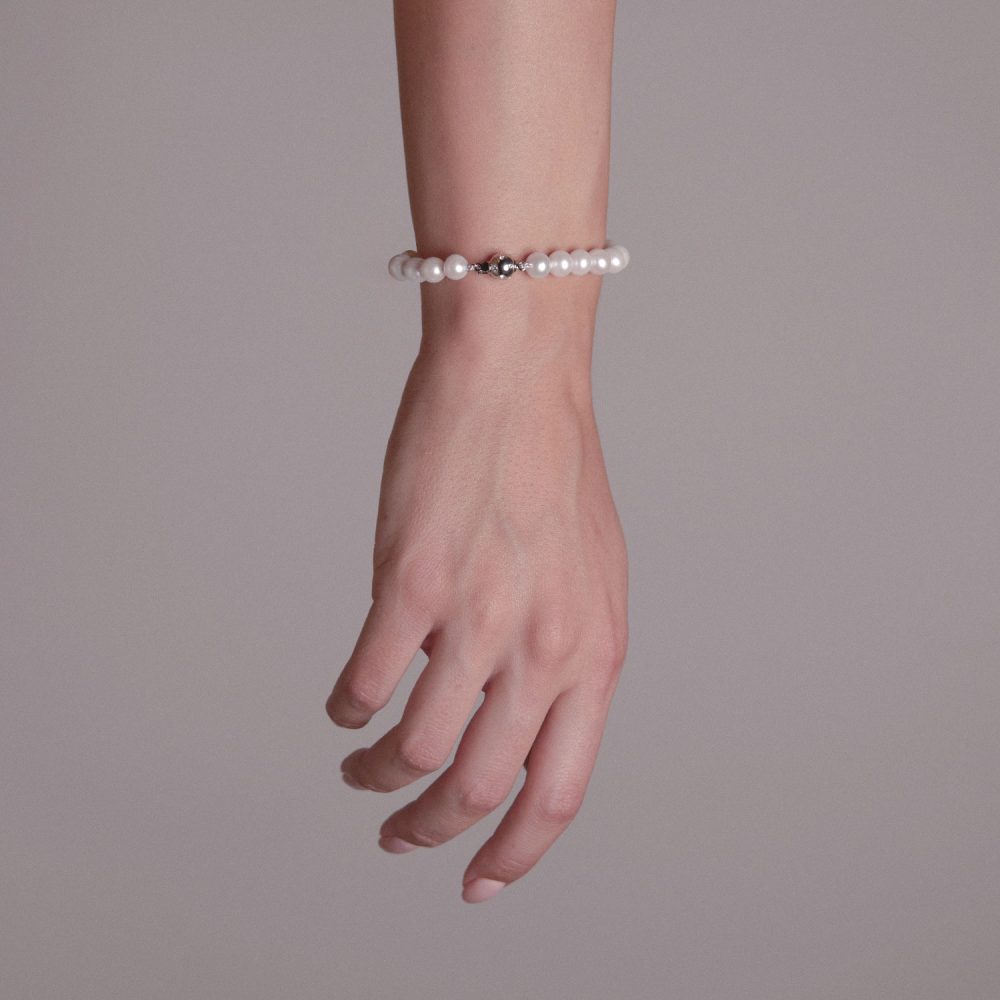 VB1.RW8.9 _MODEL Classic White Pearl Bracelet | 8.5 – 9.5 mm | Round Pearls - Image 2