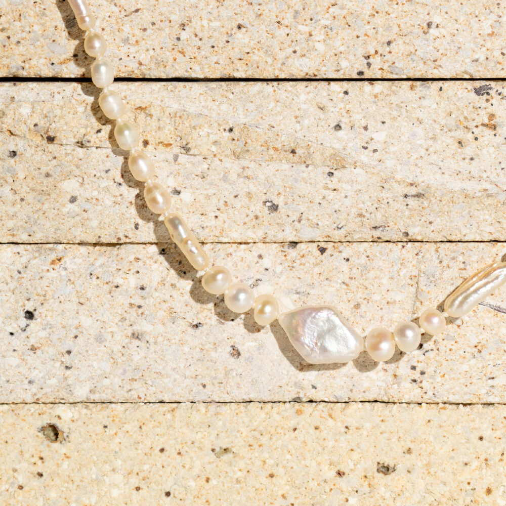 Classic Pearl Necklace with a Twist Nr. 1 | 3.5 – 7.5 mm | Irregular Pearls - Image 2